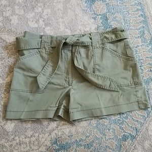 Army green casual shorts